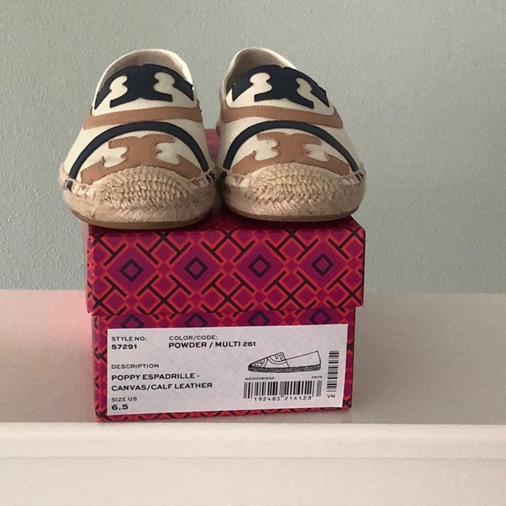 Tory Burch EUC Poppy Espadrilles in navy and tan.